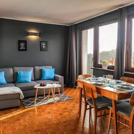 Apartment On Top Of The World *